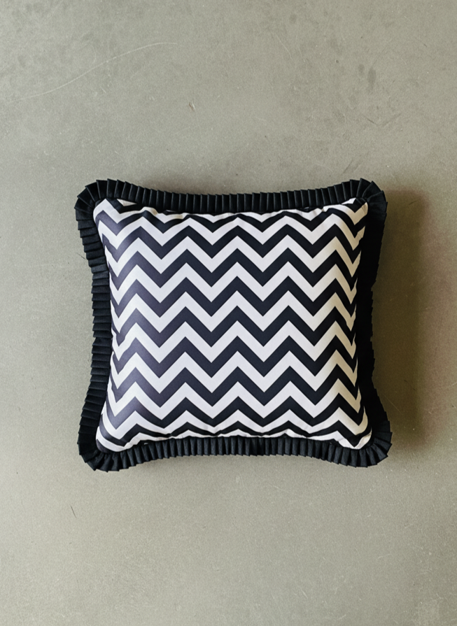 Black Tide Cushion Cover (Set of 2) (16'x16')