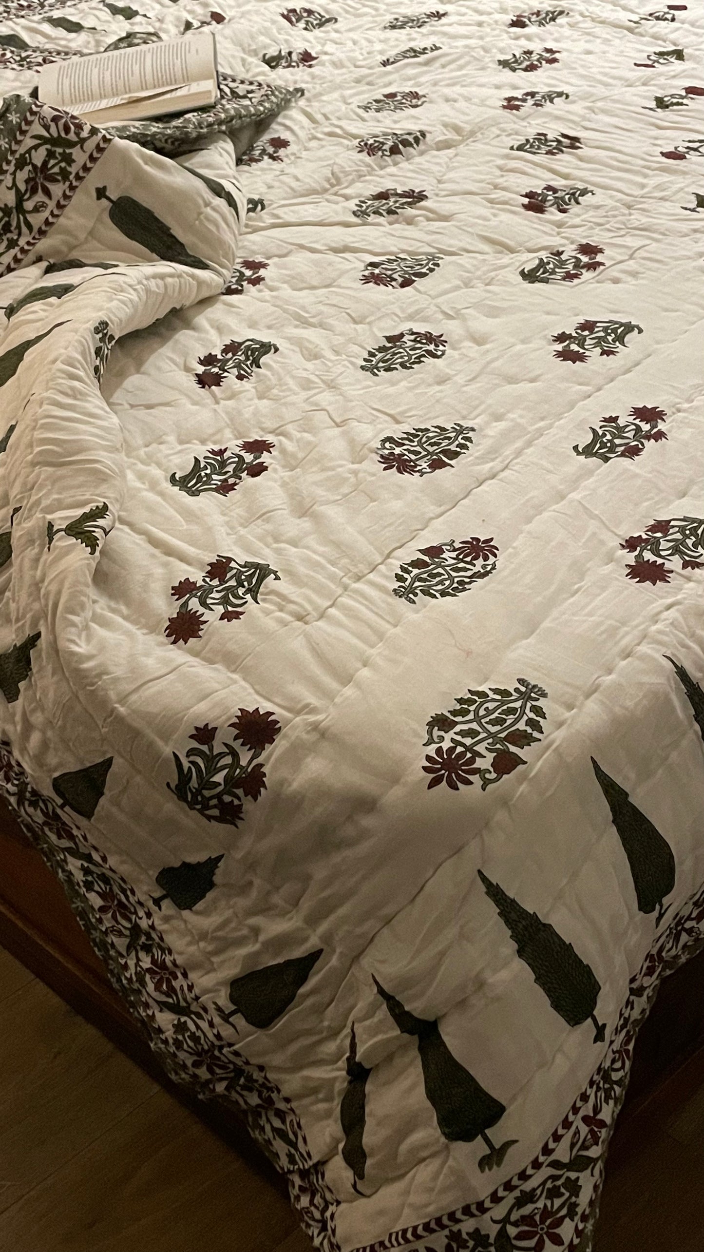 Red Foral Glory Double Quilt - Reversible