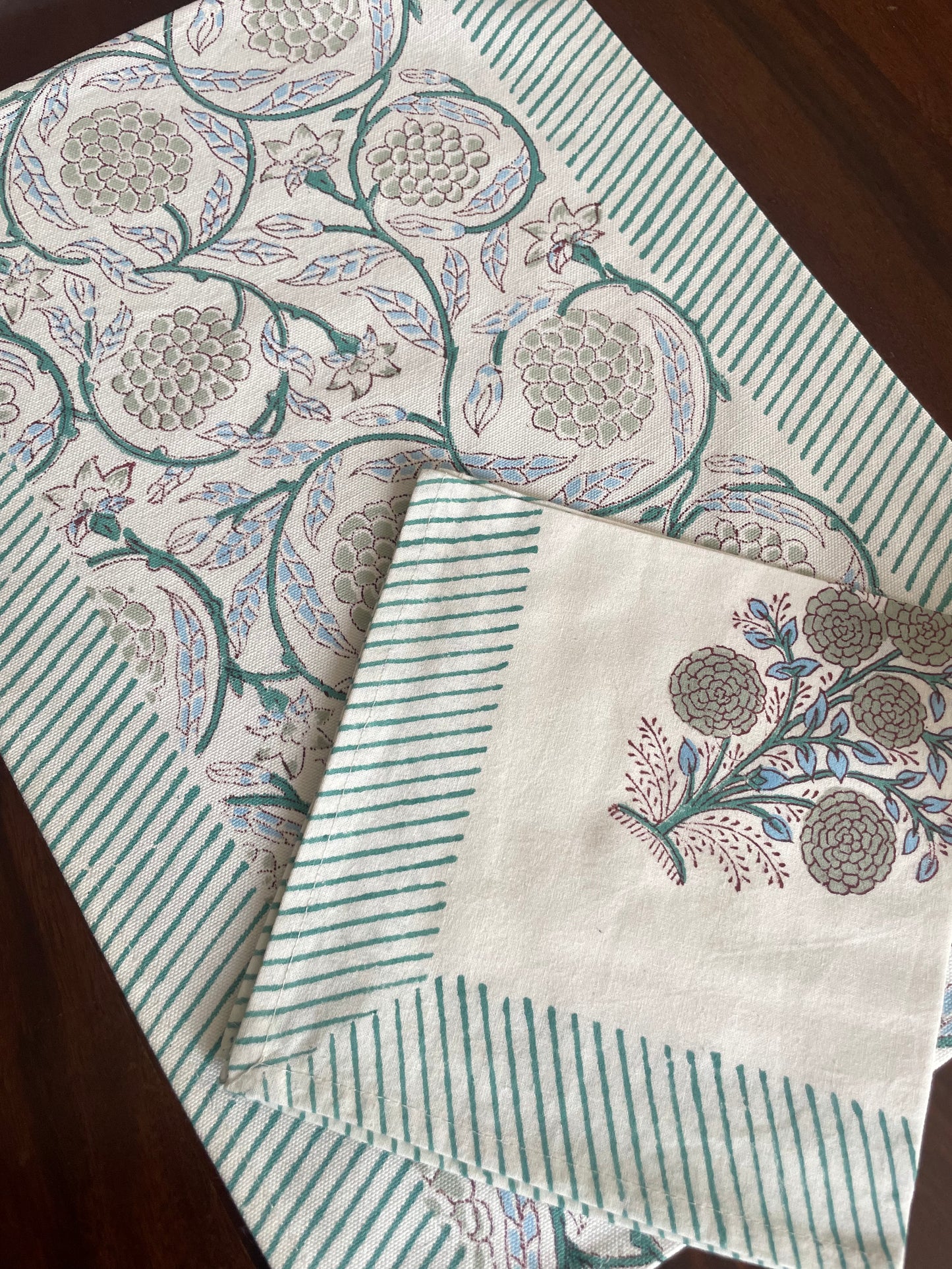 Sea Green Seeded Flora Table Mat with Napkins - Table of Six