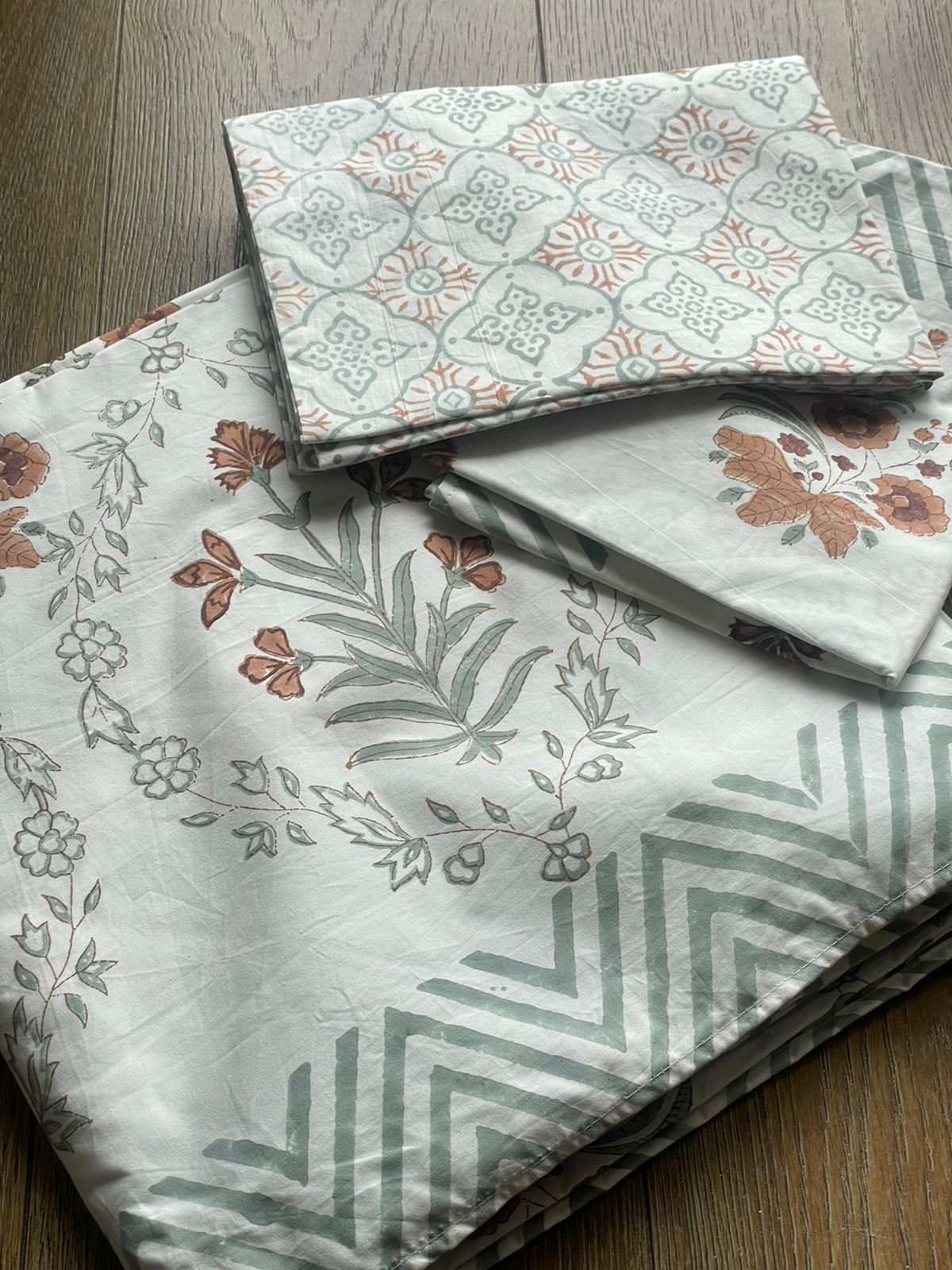 Earthy Bloom Bedsheet