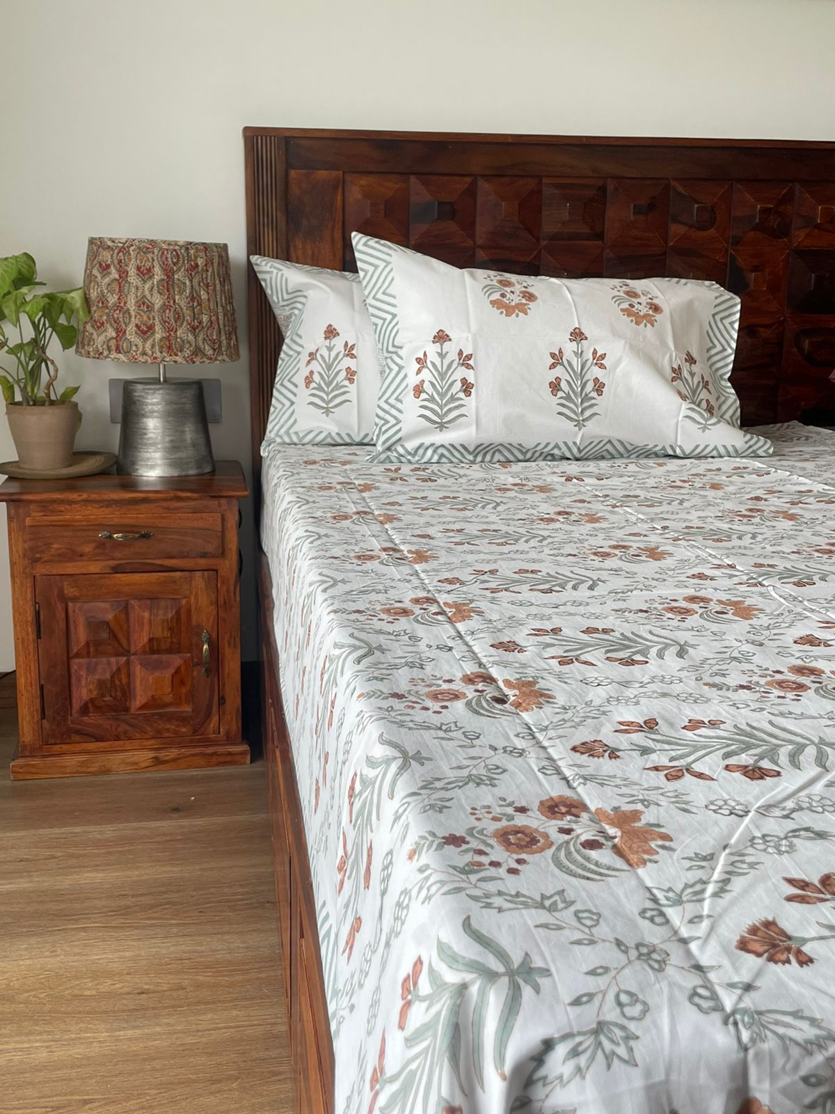 Earthy Bloom Bedsheet