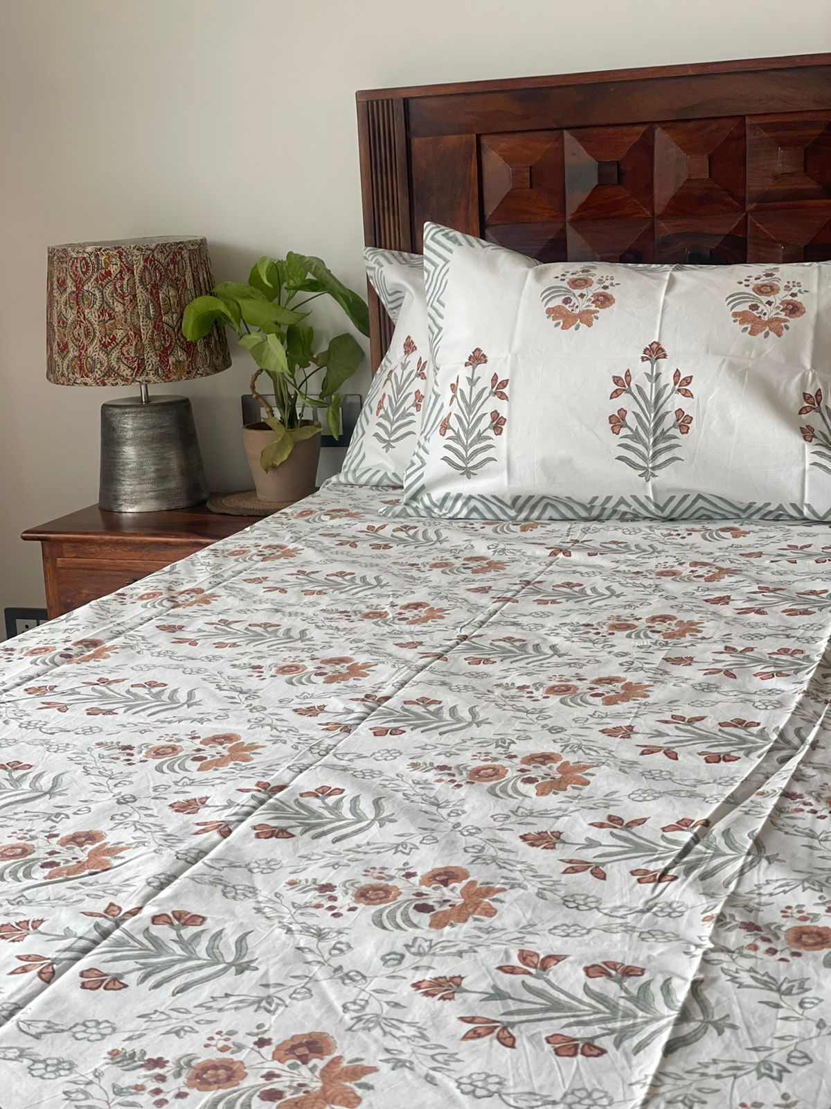 Earthy Bloom Bedsheet