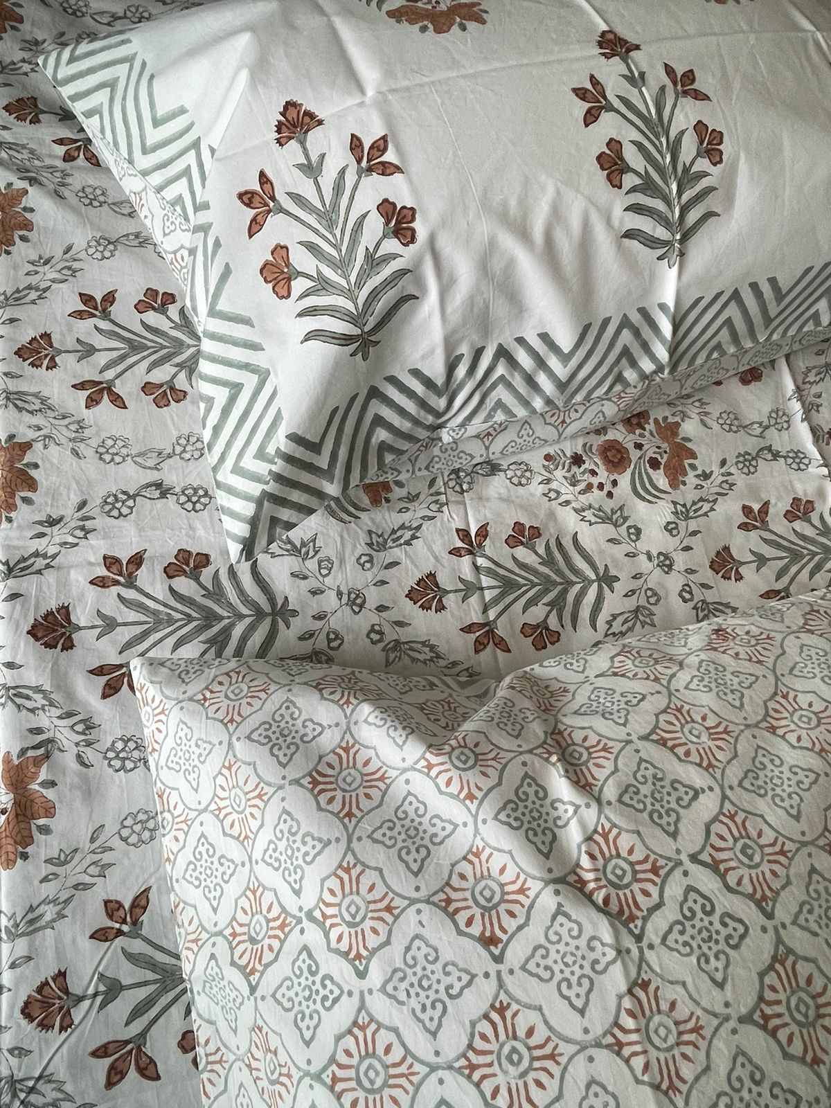 Earthy Bloom Bedsheet